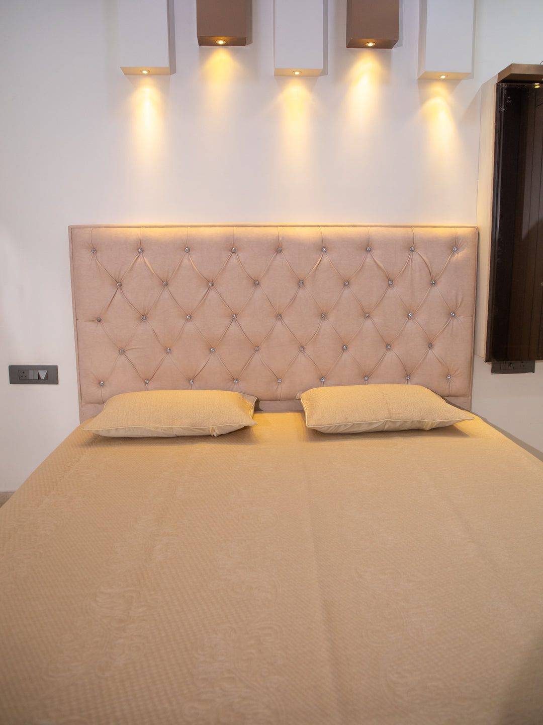 Cream Textured  Cotton Double Bedcover With 2 Pillow Covers