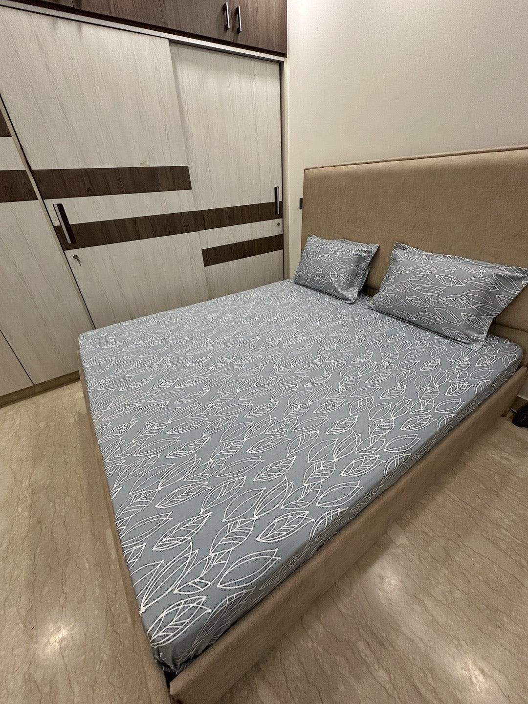 Grey Base Leaf Print 100% Cotton Bedsheet With Pillow Covers