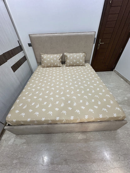 Tan Base Leaf Print 100% Cotton Bedsheet With Pillow Covers