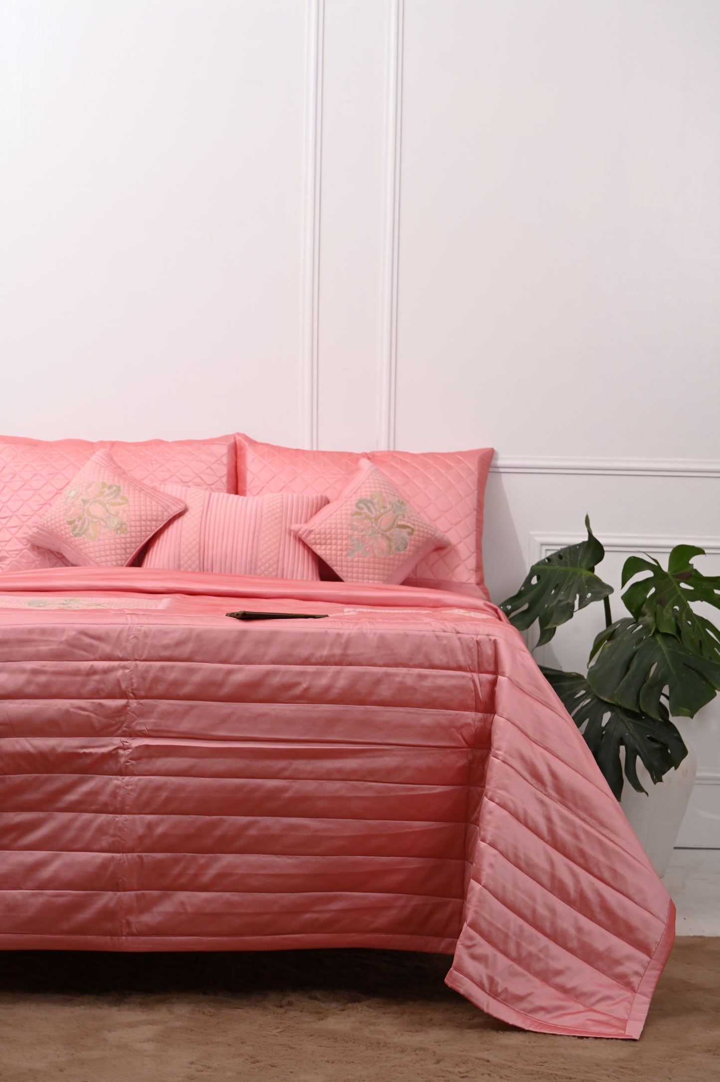 Embroided Cotton Pink Color King Size Bedsheet for Double Bed with Two Pillow Covers