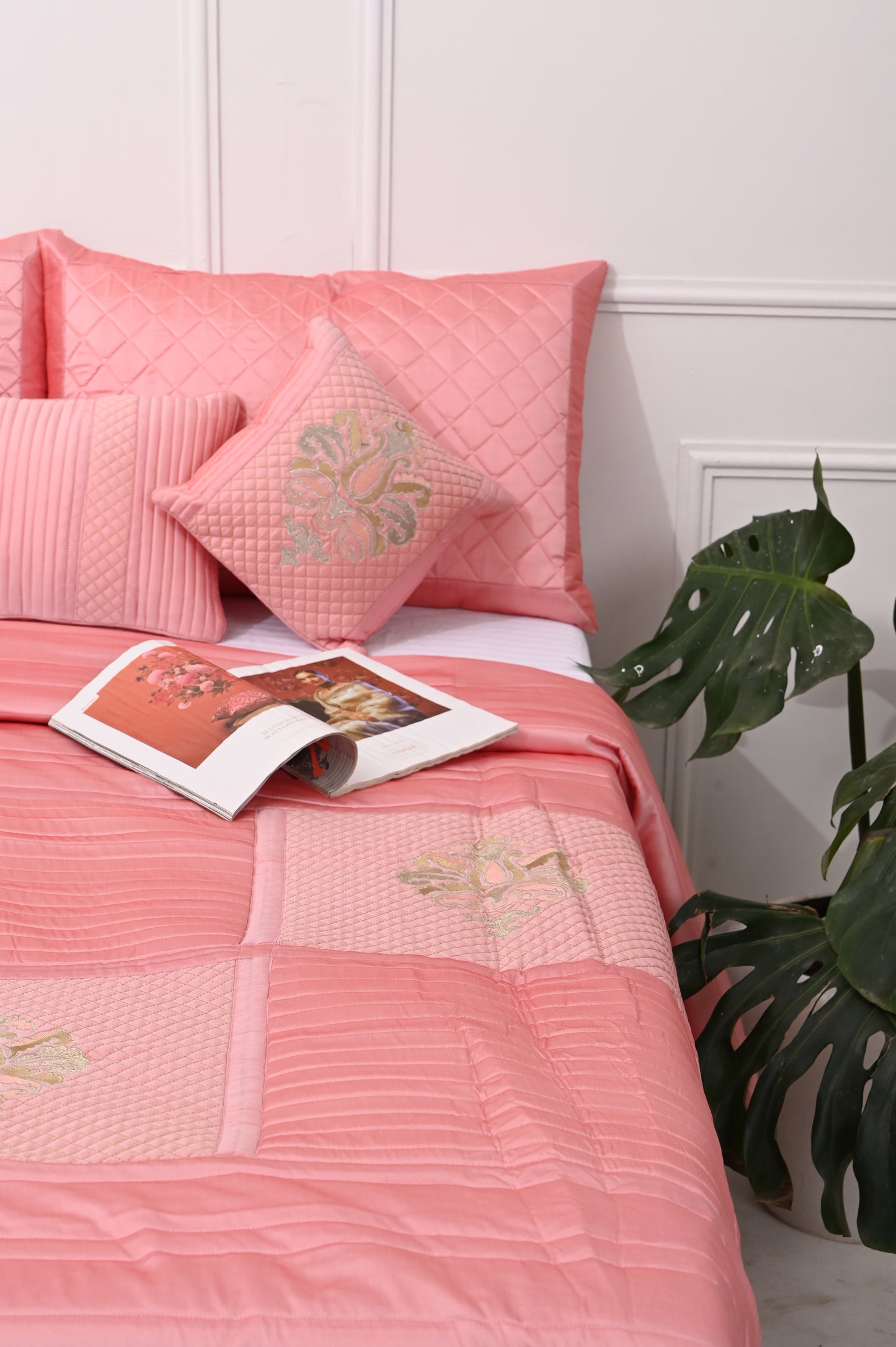 Embroided Cotton Pink Color King Size Bedsheet for Double Bed with Two Pillow Covers