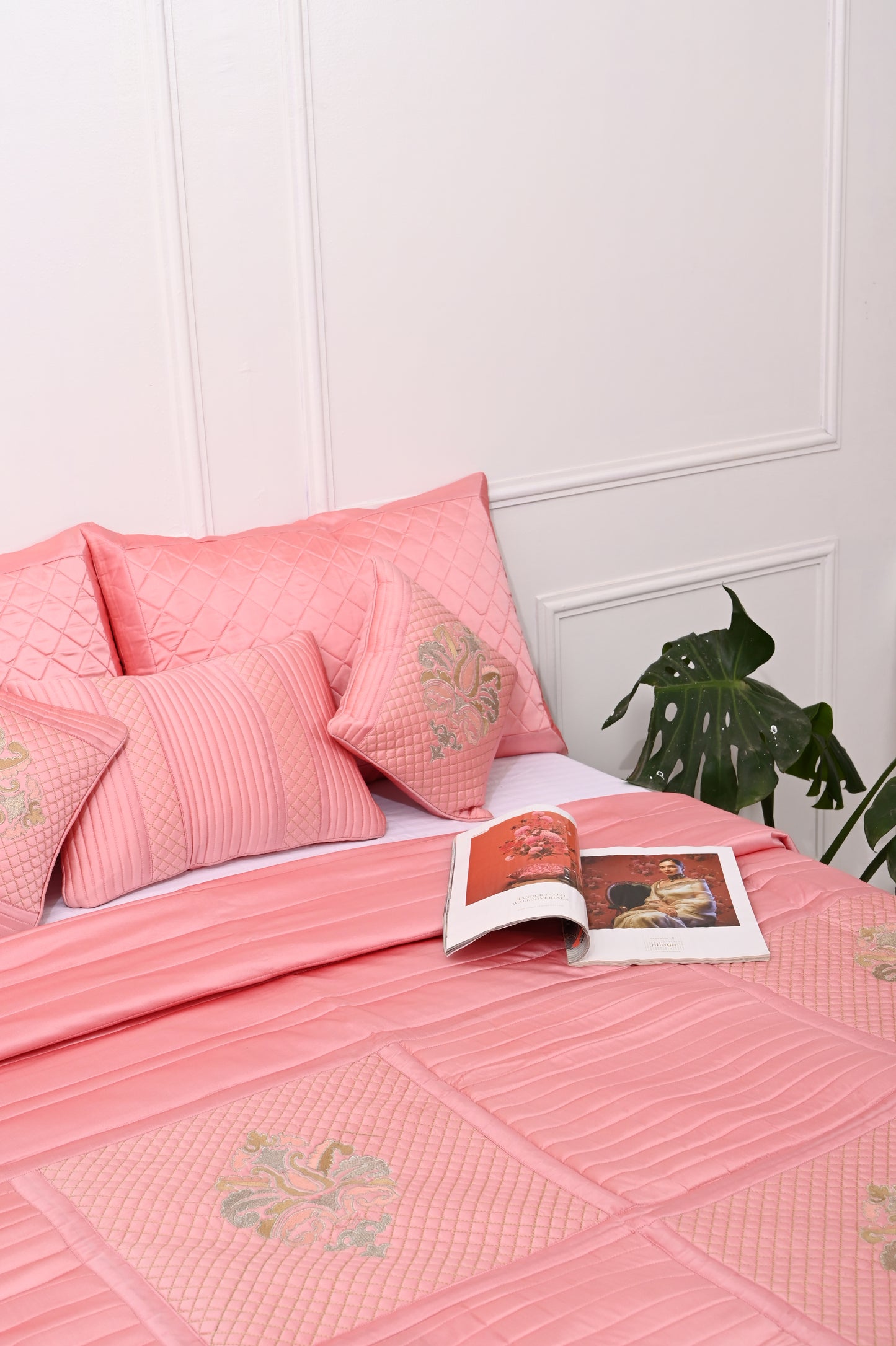Embroided Cotton Pink Color King Size Bedsheet for Double Bed with Two Pillow Covers